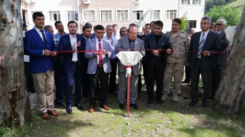 Hayırseverlerin yaptırdığı spor sahası a&ccedil;ıldı