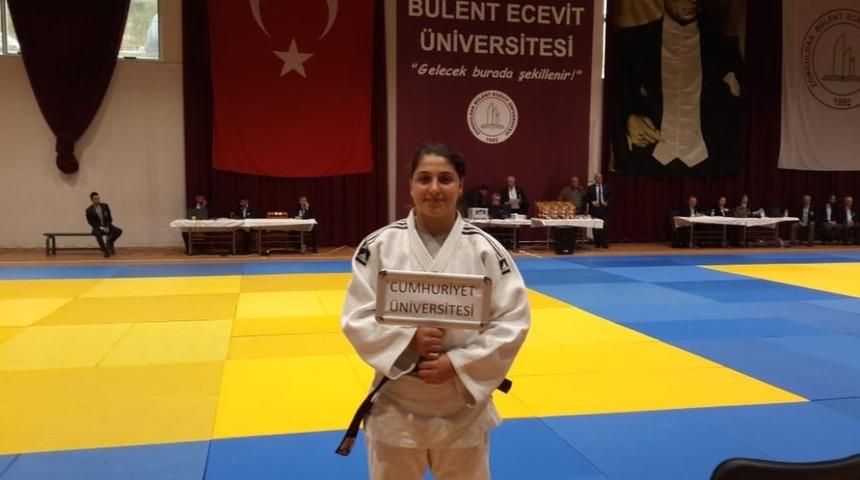 Sivas&rsquo;a madalya ile d&ouml;nd&uuml;