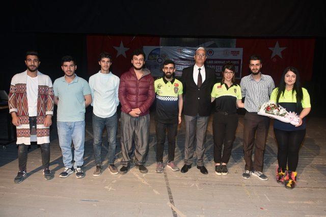 Hakkari’de Karayolu Trafik Haftası kutlandı