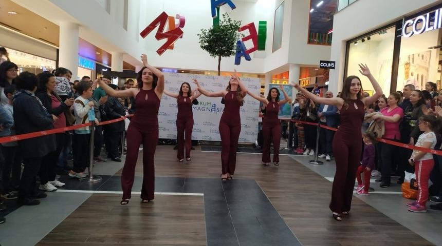 Forum Magnesia baharı dans ederek karşıladı