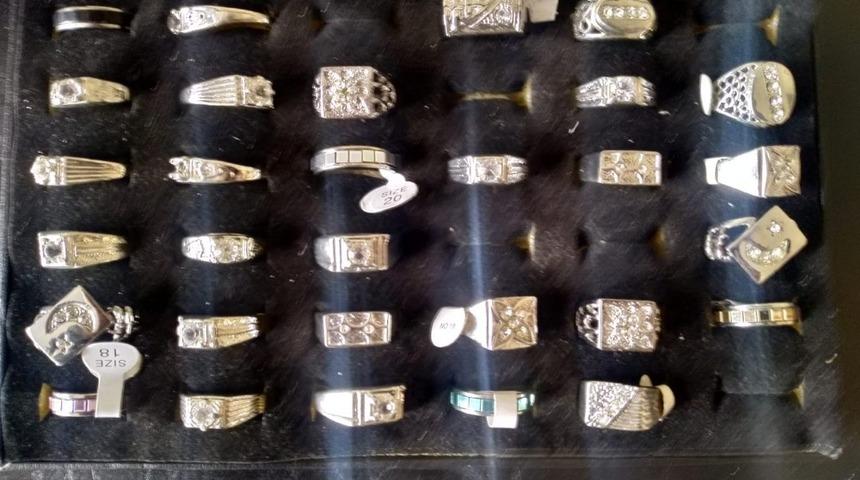 &Ccedil;aldığı takılarla birlikte yakalandı