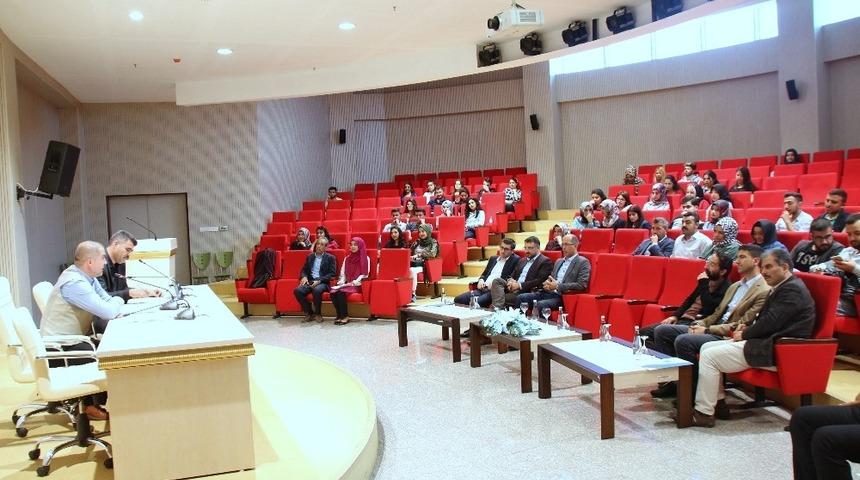 &Uuml;niversitede S&ouml;yleşi: &ldquo;Edebiyat Ne İşe Yarar&rdquo;