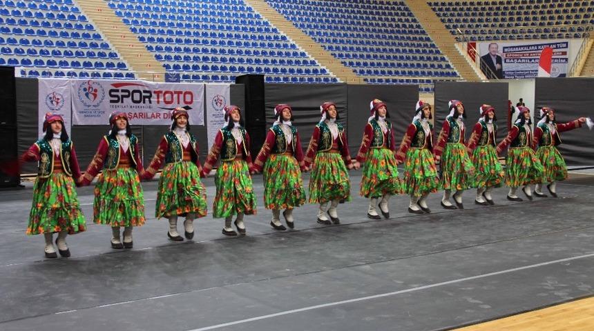 Van&rsquo;da &lsquo;Kul&uuml;pler Arası Halkoyunları B&ouml;lge Yarışmaları&rsquo; sona erdi