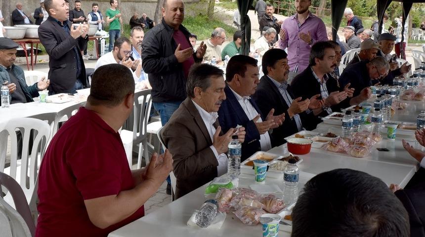 Başkan Ata&ccedil; yağmur ve ş&uuml;k&uuml;r dualarına katıldı