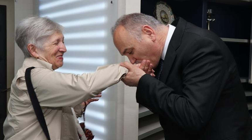 Başkan &Ouml;zl&uuml;&rsquo;ye en anlamlı ziyaret