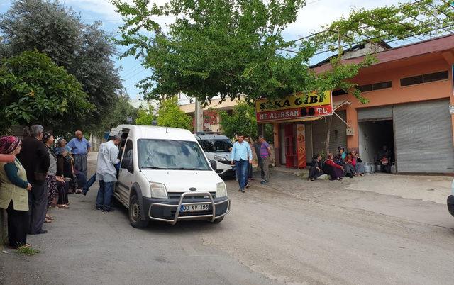 Boşanmak isteyen eşini baltayla öldürdü