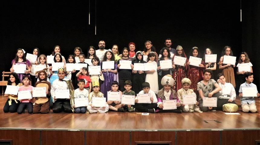 Geleceğin sanat&ccedil;ılarının sertifika heyecanı