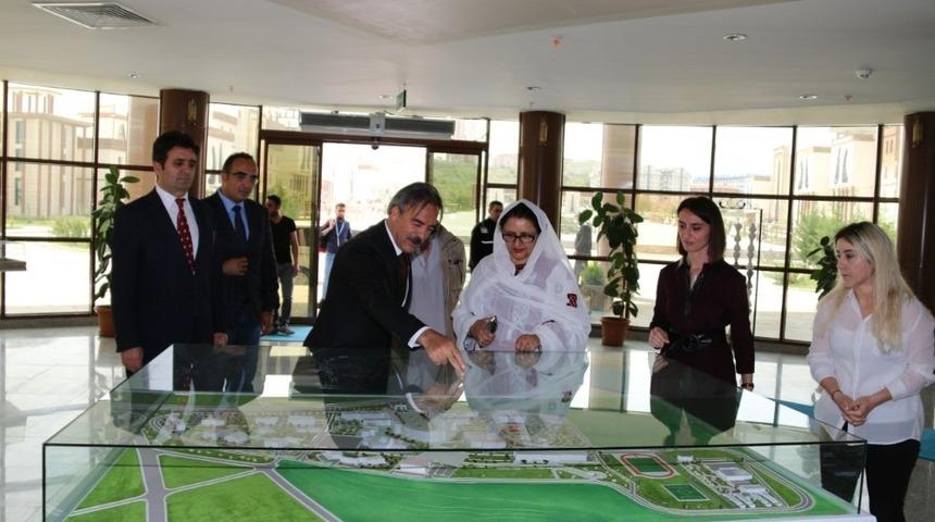 Pakistan Savunma ve &Uuml;retim Bakanı Khan Rekt&ouml;r Bağlı&rsquo;yı ziyaret etti