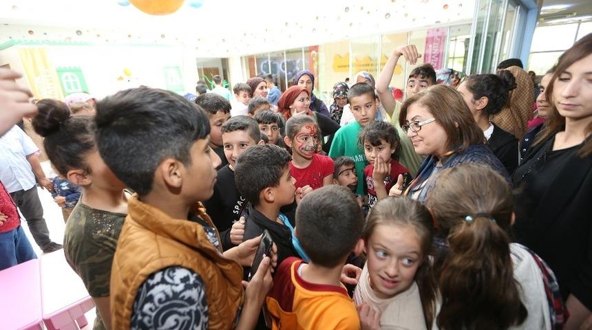 Hasan celal g&uuml;zel millet bah&ccedil;esi &ccedil;ocuk k&uuml;t&uuml;phanesi&rsquo;ne yoğun ilgi