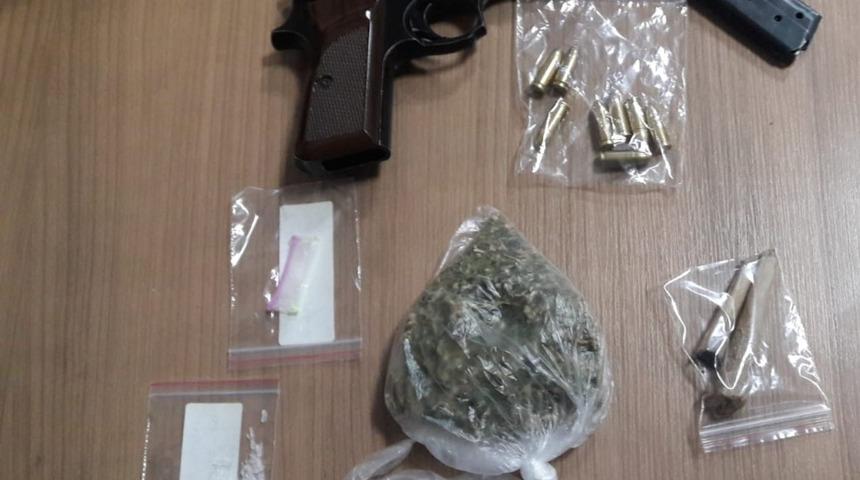 Kuşadası&rsquo;nda iki uyuşturucu operasyonunda 5 kişi g&ouml;zaltına alındı