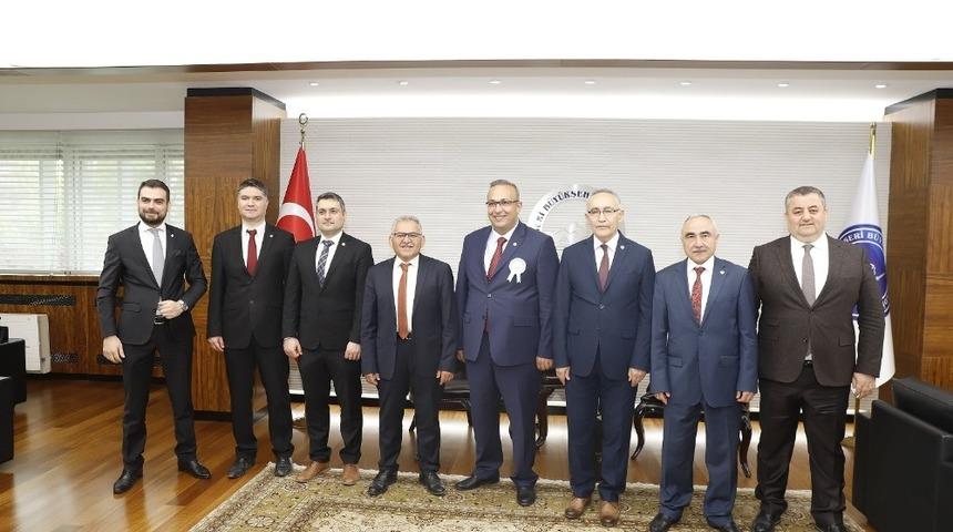 Vakıflar B&ouml;lge M&uuml;d&uuml;r&uuml; Se&ccedil;ilir, Başkan B&uuml;y&uuml;kkılı&ccedil;&rsquo;ı ziyaret etti