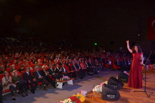 Binali Yıldırım Üniversitesinde Türk Halk Müziği yarışması ve Deniz Toprak konseri