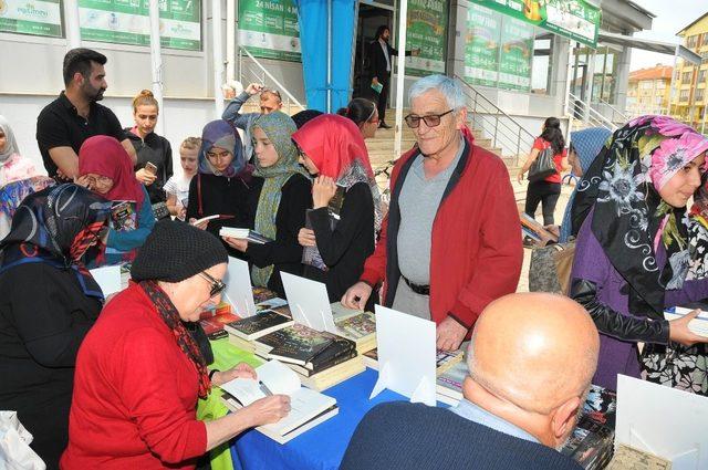 Akşehir Kitap Fuarı 12 yazarın imza günüyle sona erdi