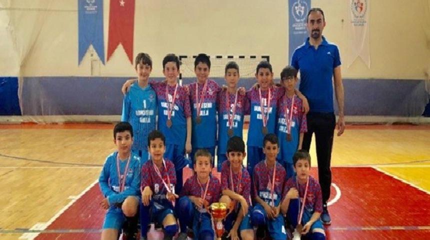 Bah&ccedil;eşehir Kolejinden hentbolda başarı