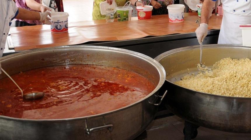 Bafra Belediyesi&rsquo;nden 2 bin aileye yemek yardımı