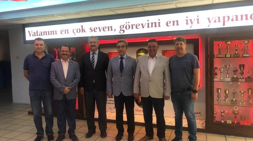 Kuşadası Esnaf Odası&rsquo;nın desteğiyle lisede Atat&uuml;rk k&ouml;şesi a&ccedil;ıldı