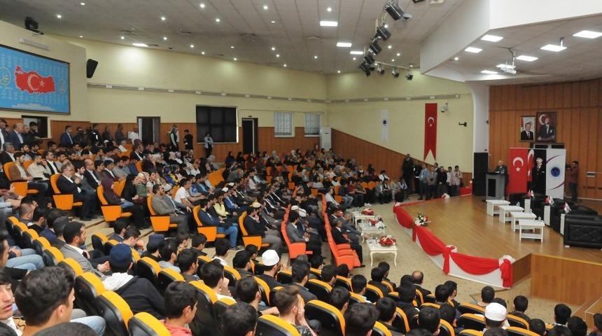 Batman&rsquo;da Prof. Dr. Fuat Sezgin&rsquo;i anma paneli d&uuml;zenlendi