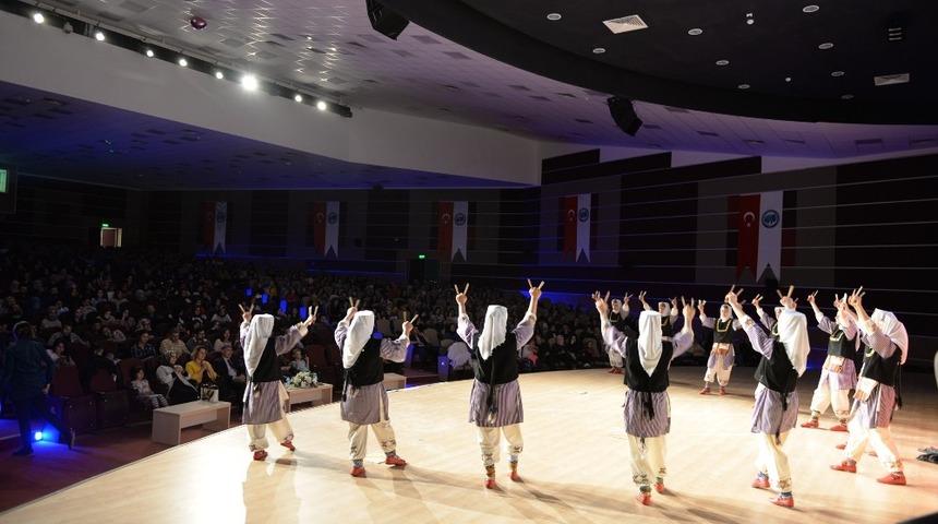 KMÜ’de halk oyunları gösterisi