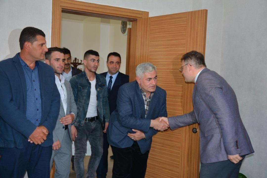 Gazi ve şehit ailelerine Devlet &Ouml;v&uuml;n&ccedil; Madalyası