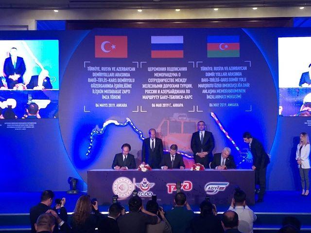 Bakan Turhan, Bakü-Tiflis-Kars Demiryolu Mutabakat Zaptı İmza Töreni’ne katıldı