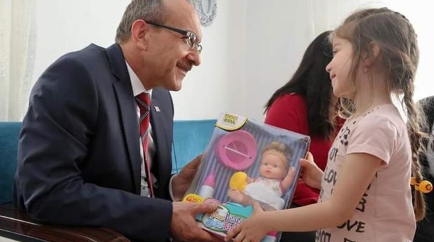 Vali, g&ouml;n&uuml;lleri fethediyor