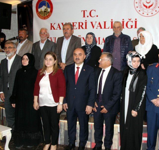 Kayseri’de 10 şehit ailesine devlet övünç madalyası verildi