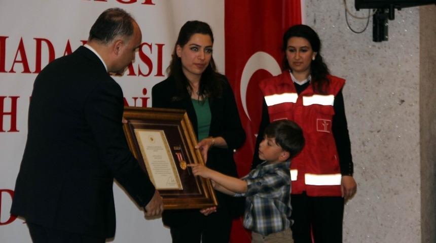 Kayseri&rsquo;de 10 şehit ailesine devlet &ouml;v&uuml;n&ccedil; madalyası verildi