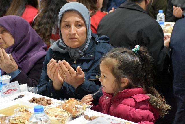 Sivas'ta 2 bin 500 kişi iftar çadırında buluştu