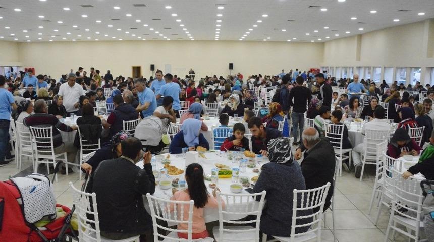 Aliağa&rsquo;da ilk iftara yoğun ilgi