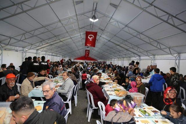 Nevşehir’de dev çadırda ilk iftar heyecanı yaşandı