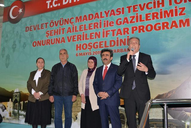 Diyarbakır'da şehit ailesine Devlet Övünç Madalyası verildi