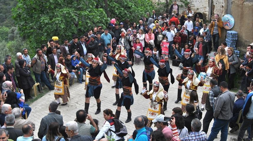 6 kişilik mahallede bahar şenliği düzenlendi