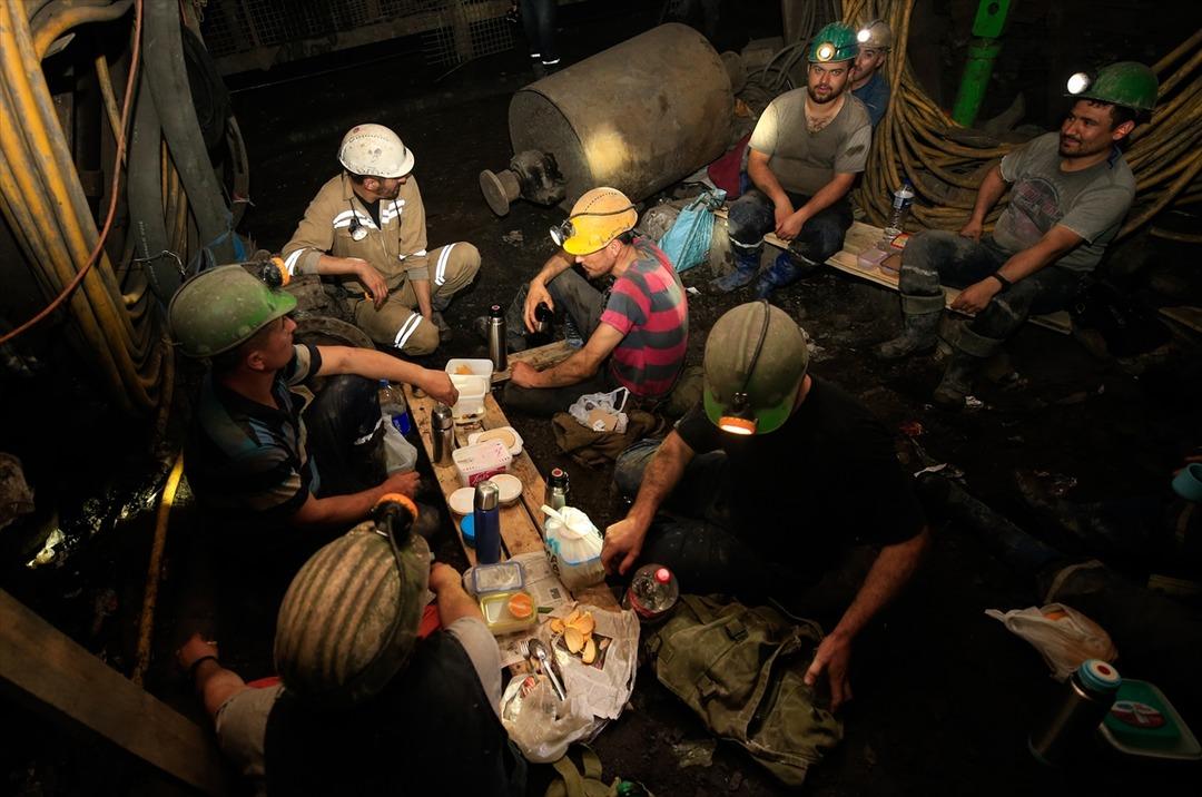 Yerin 350 metre altında ilk iftar