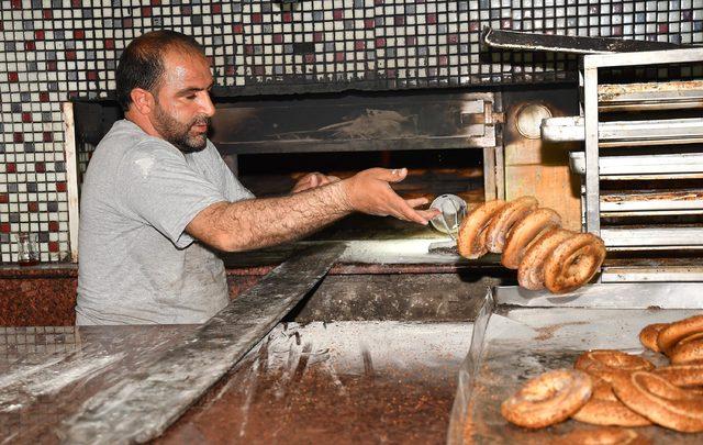 Manisa'da ramazan ayının vazgeçilmezi taban simidi