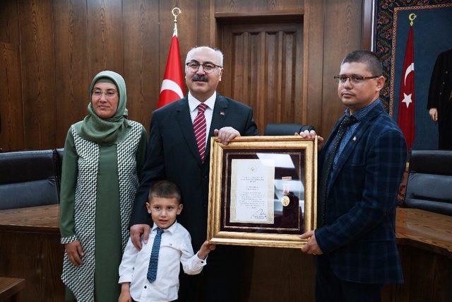 Aydın’da şehit yakınlarına devlet övünç madalyası takdim edildi