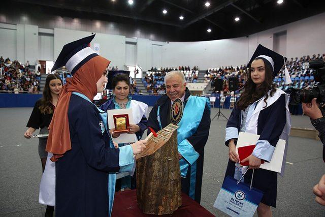 Vali Pehlivan, Bayburt Üniversitesi Eğitim Fakültesi Mezuniyet Törenine katıldı