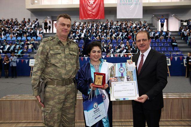 Vali Pehlivan, Bayburt Üniversitesi Eğitim Fakültesi Mezuniyet Törenine katıldı