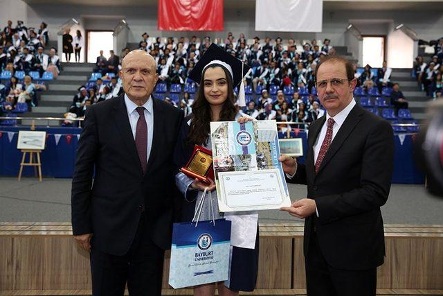 Vali Pehlivan, Bayburt Üniversitesi Eğitim Fakültesi Mezuniyet Törenine katıldı