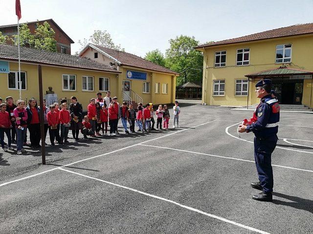 Trafik haftasında jandarmadan öğrencilere trafik eğitimi