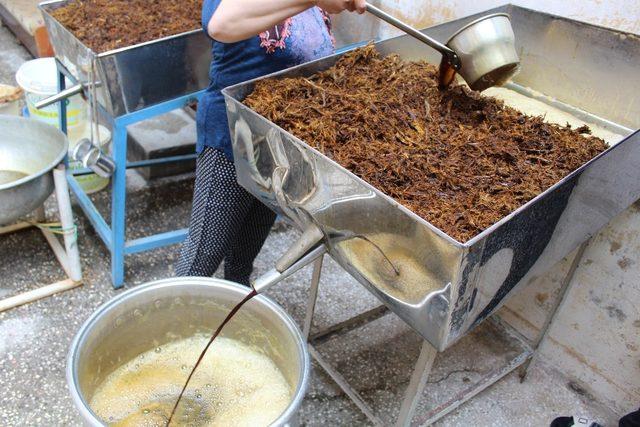 Gaziantep’te iftar sofralarının vazgeçilmezi meyan şerbeti