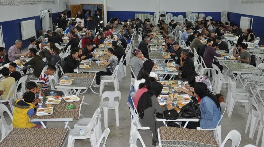 Simav Belediyesinden 750 kişilik iftar