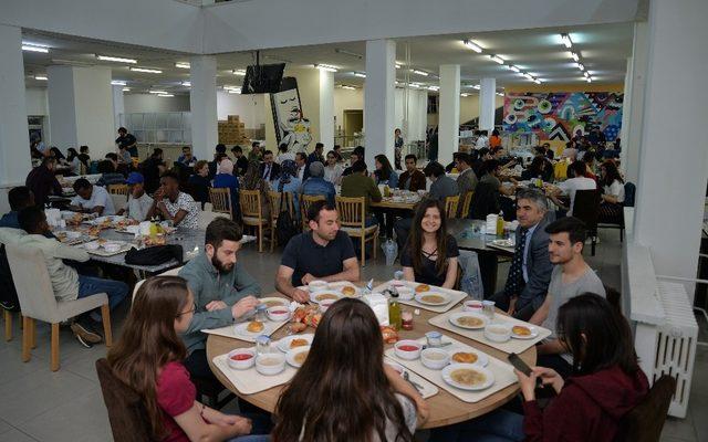 İlk iftar öğrencilerle