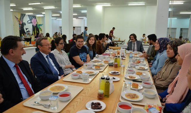 İlk iftar öğrencilerle