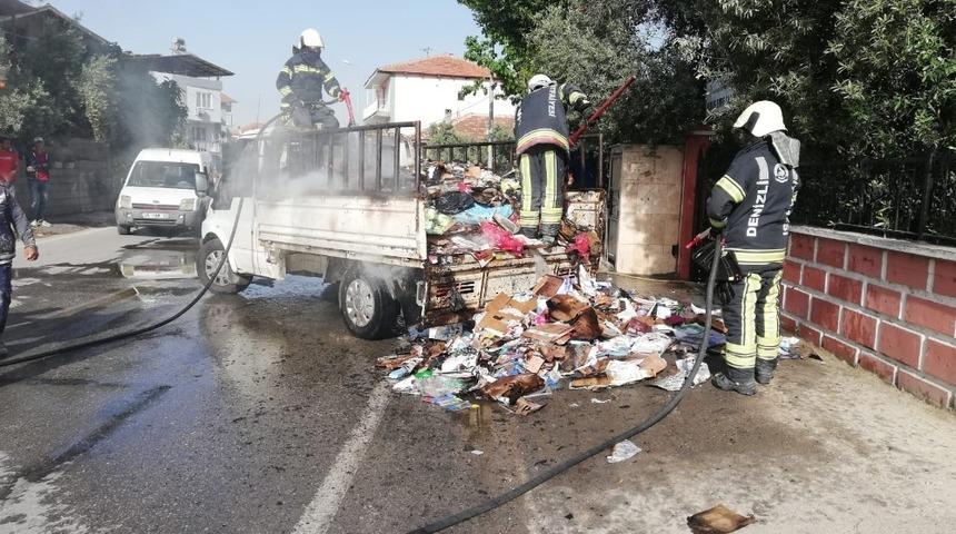 Sabahtan akşama kadar topladığı kağıtlar yandı