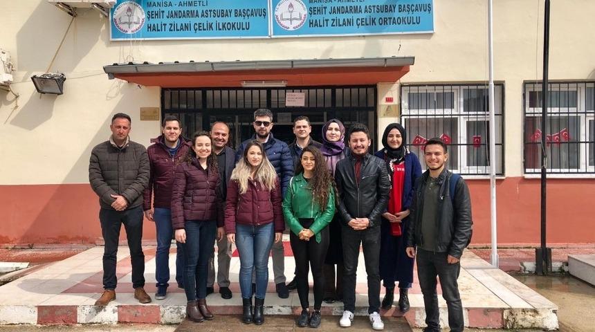 Baharı k&ouml;y okulunda &ouml;ğrencilerle birlikte karşıladılar