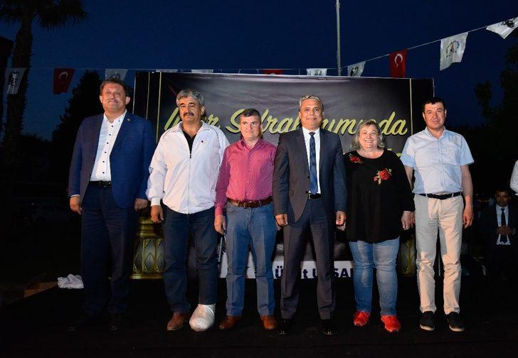 Uysal, orucunu 5 bin kişiyle birlikte açtı G3