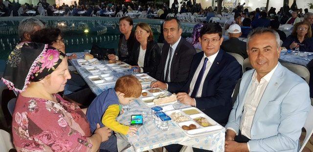 Nazilli halkı ilk iftarını birlikte açtı