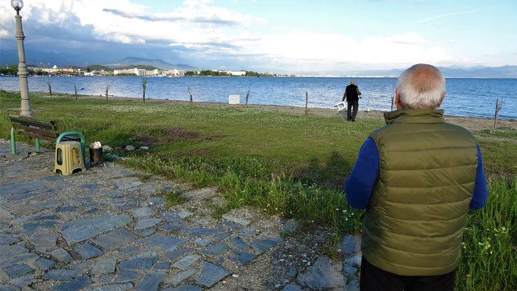 Almanya’dan gelip, iğde ağaçları için nöbet tutuyor G1