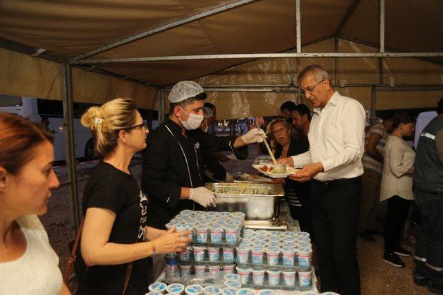 Mezitlililer ilk iftarını Başkan Tarhan’la birlikte açtı