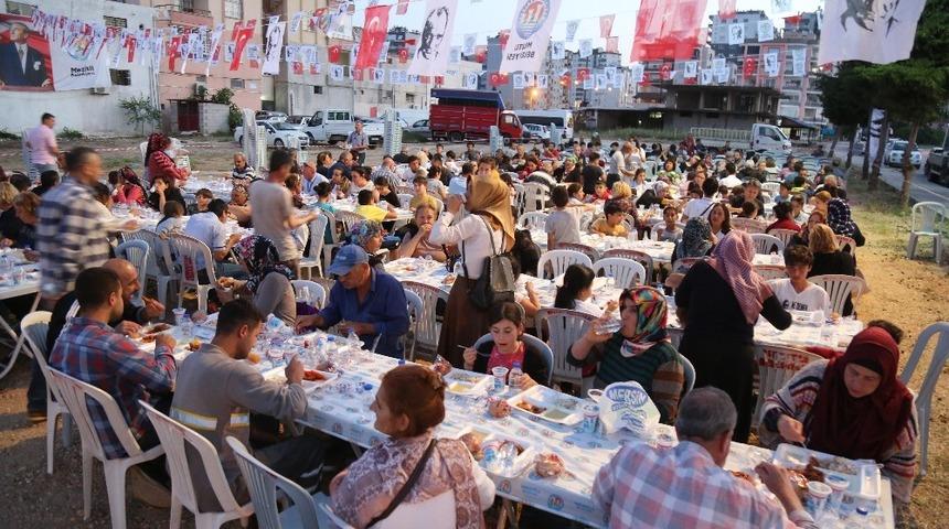 Mezitlililer ilk iftarını Başkan Tarhan’la birlikte açtı